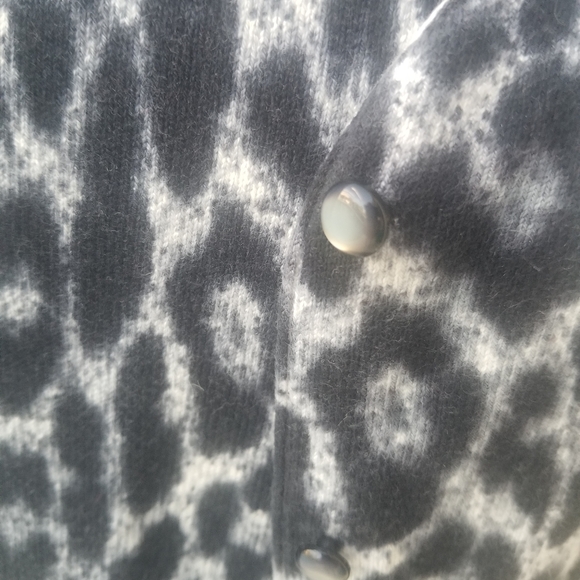 New Sweater Set - Picture 3 of 11